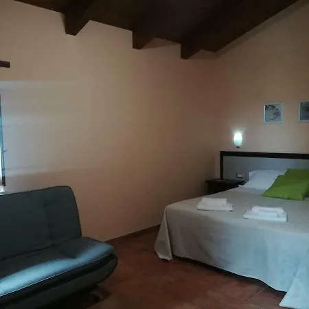 I Tre Ulivi Farm stay *